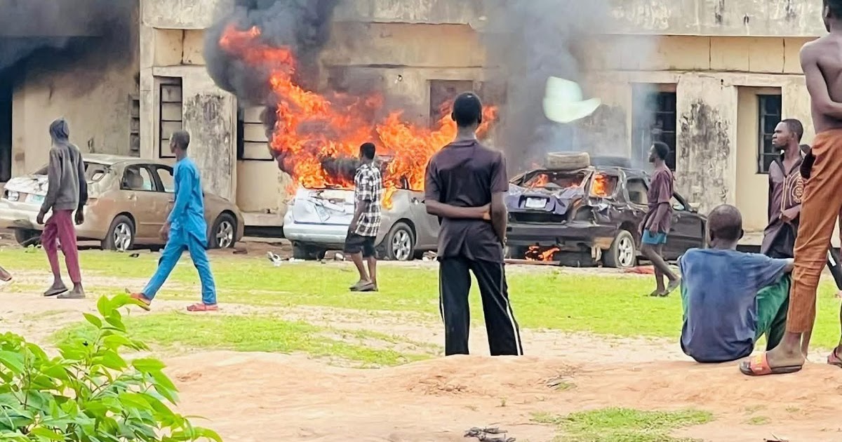 Youths Protest Insecurity in Kwara’s Lafiagi, Set NDLEA Office Ablaze