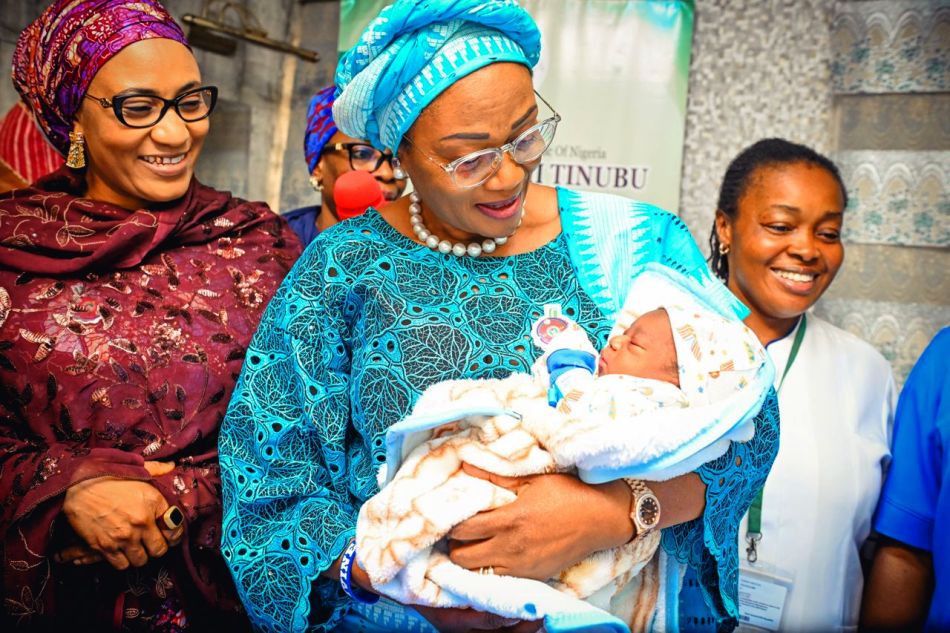 First Lady Oluremi Tinubu Welcomes First Baby of 2026, Promises Peace and Prosperity