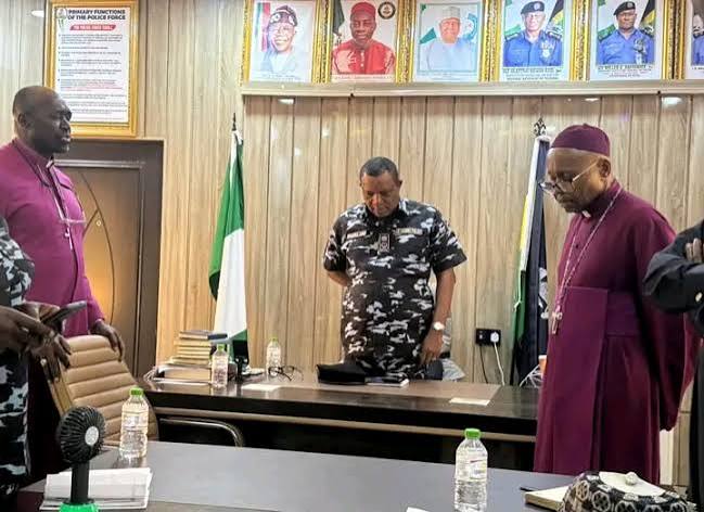 POLICE HOLD PEACE MEETING WITH ANGLICAN BISHOPS OVER CHURCH CRISIS