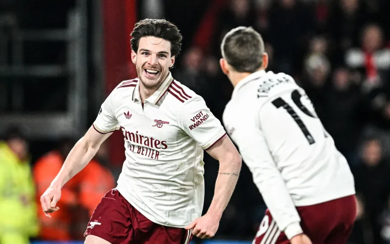 Arsenal Go Six Points Clear