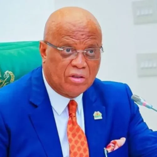 Governor Umo Eno Joins APC, Officially Welcomed by Party Leadership in Uyo
